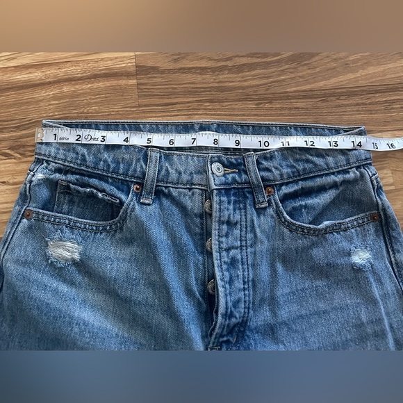 Old Navy Women High Rise Ripped Boyfriend Jeans Button fly Size 6 - Picture 6 of 8